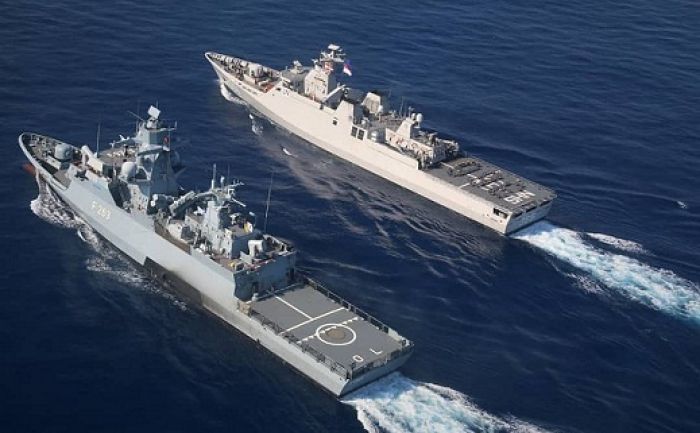KRI Sultan Hasanuddin-366 Latihan Mailbag dengan Kapal Perang Jerman KRI Sultan Hasanuddin-366 Latihan Mailbag dengan Kapal Perang Jerman