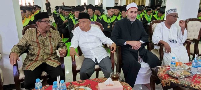 Universitas KH Abdul Chalim Mewisuda 658 Mahasiswa, Kiai Asep Ingatkan Visi-Misi UAC Universitas KH Abdul Chalim Mewisuda 658 Mahasiswa, Kiai Asep Ingatkan Visi-Misi UAC
