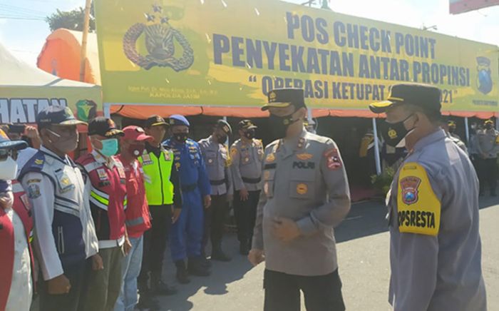 H-2 Lebaran, Kakorsabhara Polri Pantau Pos Penyekatan di Pelabuhan Ketapang Banyuwangi H-2 Lebaran, Kakorsabhara Polri Pantau Pos Penyekatan di Pelabuhan Ketapang Banyuwangi