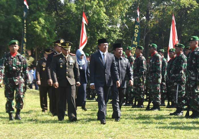 Bupati Jombang Pimpin Upacara HUT TNI ke-72