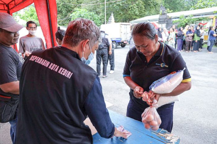 Pemkot Kediri Gelar Operasi Pasar Murah di Kawasan Goa Selomangleng Pemkot Kediri Gelar Operasi Pasar Murah di Kawasan Goa Selomangleng