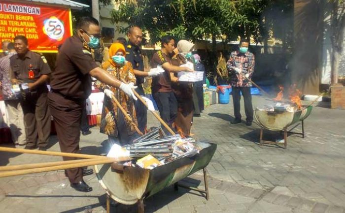 Kejari Lamongan Musnahkan Ribuan Pil Koplo dan Miras Kejari Lamongan Musnahkan Ribuan Pil Koplo dan Miras