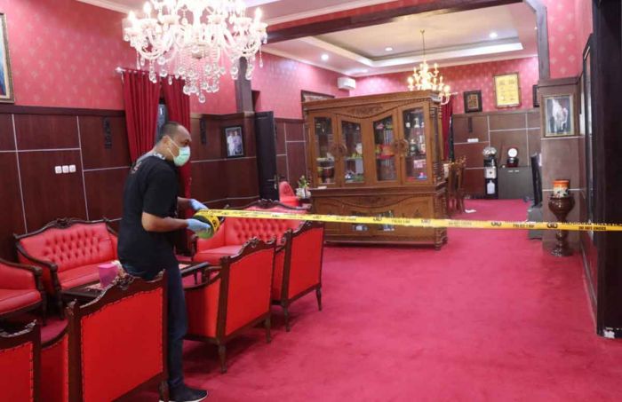 Satroni Rumah Dinas Wali Kota Blitar, Perampok Sekap Penghuni dan Gasak Perhiasan serta Uang Tunai Satroni Rumah Dinas Wali Kota Blitar, Perampok Sekap Penghuni dan Gasak Perhiasan serta Uang Tunai
