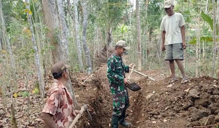Melalui Pembuatan Saluran Irigasi, Satgas TMMD ke-106 Berupaya Tingkatkan Hasil Pertanian Masyarakat Melalui Pembuatan Saluran Irigasi, Satgas TMMD ke-106 Berupaya Tingkatkan Hasil Pertanian Masyarakat