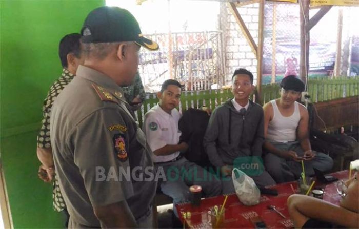 Cangkruk di Warkop, 35 Pelajar di Tuban Digerebek Satpol PP Cangkruk di Warkop, 35 Pelajar di Tuban Digerebek Satpol PP