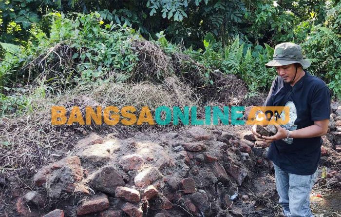 Warga Desa Jajar Kediri Temukan Batu Lingga Patok hingga Pecahan Grabah Kuno Warga Desa Jajar Kediri Temukan Batu Lingga Patok hingga Pecahan Grabah Kuno