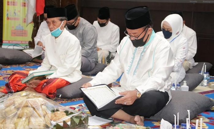 Jelang New Normal, Pemkab Lamongan Gelar Khotmil Quran Jelang New Normal, Pemkab Lamongan Gelar Khotmil Quran