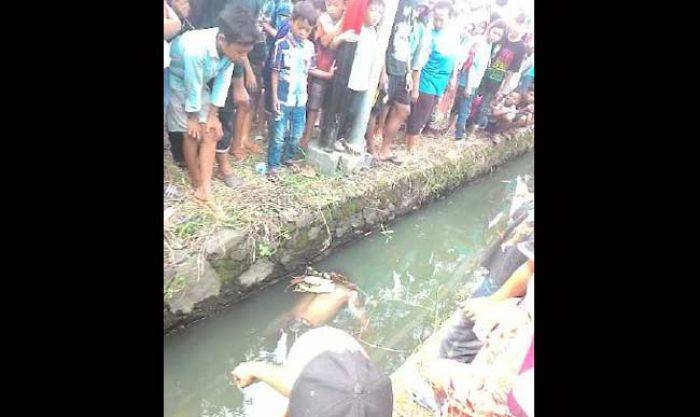 Warga Keboharan Sidoarjo Geger Mayat Mengapung di Parit Warga Keboharan Sidoarjo Geger Mayat Mengapung di Parit