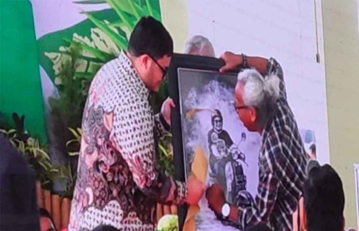 Selipkan Unsur Budaya di Pasar Wates, Bupati Kediri Diapresiasi Seniman Patung dari Yogyakarta Selipkan Unsur Budaya di Pasar Wates, Bupati Kediri Diapresiasi Seniman Patung dari Yogyakarta