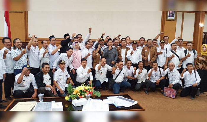 DPRD Gresik Siap Perjuangkan 3 Tuntutan AKD DPRD Gresik Siap Perjuangkan 3 Tuntutan AKD