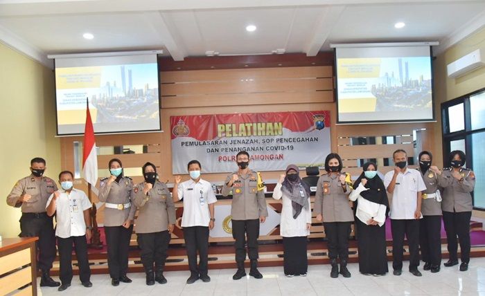Polres Lamongan Gelar Pelatihan SOP Pemulasaran Jenazah Covid-19 Polres Lamongan Gelar Pelatihan SOP Pemulasaran Jenazah Covid-19