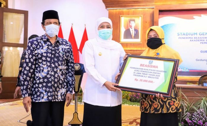 Tingkatkan IPM di Jawa Timur, Gubernur Khofifah Kucurkan Beasiswa Rp15 M untuk 1.255 Guru Madin Tingkatkan IPM di Jawa Timur, Gubernur Khofifah Kucurkan Beasiswa Rp15 M untuk 1.255 Guru Madin
