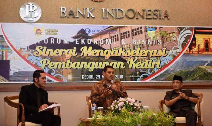 Diskusi Forum Bisnis 2016, Wali Kota Kediri Paparkan Brand The Service City Diskusi Forum Bisnis 2016, Wali Kota Kediri Paparkan Brand The Service City