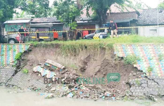 Tiga Titik Tanggul Kali Sadar Jebol, Banjir Besar Ancam Kota Mojokerto Tiga Titik Tanggul Kali Sadar Jebol, Banjir Besar Ancam Kota Mojokerto