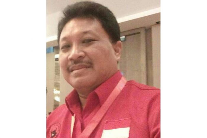 Ketua Tim Pemenangan Gresik Instruksikan para Caleg Tempel Foto Jokowi-Ma Ketua Tim Pemenangan Gresik Instruksikan para Caleg Tempel Foto Jokowi-Ma