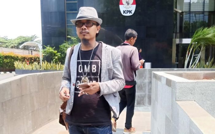 Oknum Pejabat DLH Sumenep Diduga Jual Aset Senilai Belasan Juta Rupiah Oknum Pejabat DLH Sumenep Diduga Jual Aset Senilai Belasan Juta Rupiah