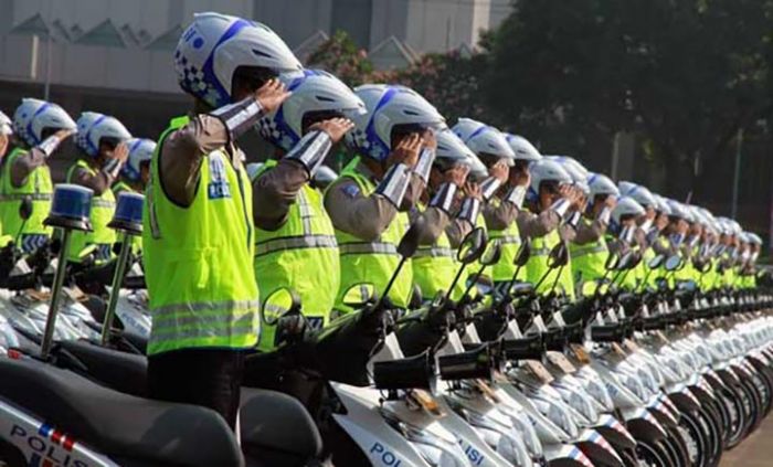 Operasi Lilin 2020 Humanis, Polri Bagikan 5.000 Ton Beras untuk Masyarakat Terdampak Covid-19 Operasi Lilin 2020 Humanis, Polri Bagikan 5.000 Ton Beras untuk Masyarakat Terdampak Covid-19