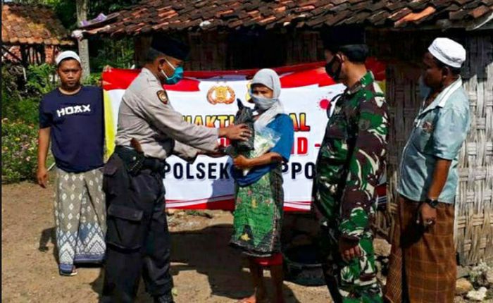 Peduli Dampak Covid-19, Kapolsek Proppo Bagikan Sembako kepada Warga Kurang Mampu