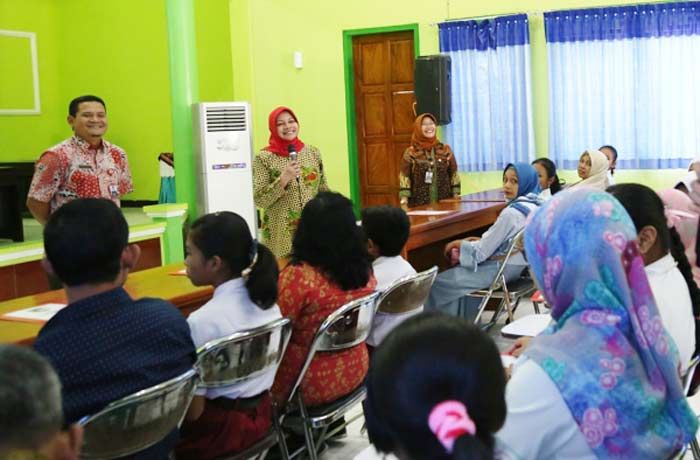 Bupati Kediri Beri Apresisasi Pelajar Peraih NUN Tertinggi Bupati Kediri Beri Apresisasi Pelajar Peraih NUN Tertinggi