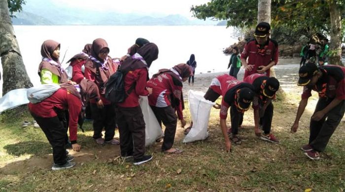 Siswa MTsN 1 Trenggalek Turut Serta Dalam Giat Satu Aksi Selamatkan Laut Indonesia