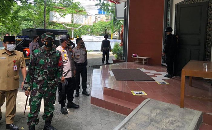 Operasi Lilin Semeru 2020, Kapolres Pamekasan Bersama Dandim 0826 Cek Kesiapan Pos Pam dan Gereja Operasi Lilin Semeru 2020, Kapolres Pamekasan Bersama Dandim 0826 Cek Kesiapan Pos Pam dan Gereja