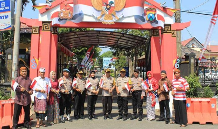 Meriahkan HUT RI ke-74, Gapura Pintu Masuk Mapolres Pasuruan Berhias Bangunan Cheng Hoo