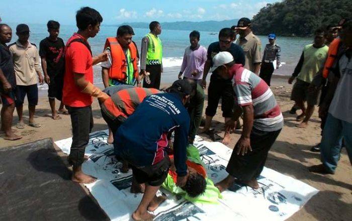Dua Nelayan Warga Panggul Trenggalek Tewas Tersambar Petir saat Melaut Dua Nelayan Warga Panggul Trenggalek Tewas Tersambar Petir saat Melaut