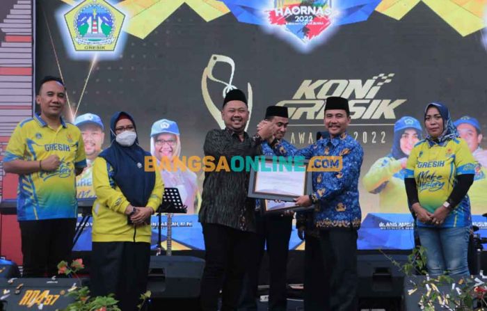 Bupati Gresik Berikan Bonus Rp7,9 M untuk Atlet dan Ofisial Porprov Jatim 2022 Bupati Gresik Berikan Bonus Rp7,9 M untuk Atlet dan Ofisial Porprov Jatim 2022