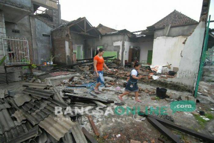Puting Beliung Sapa Jombang, 80 Rumah Rusak Puting Beliung Sapa Jombang, 80 Rumah Rusak