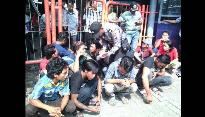 14 Preman Terjaring Razia di Terminal Bungurasih 14 Preman Terjaring Razia di Terminal Bungurasih