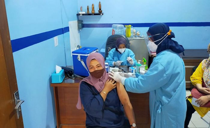 Mulai Divaksin, Pendidik di Kota Blitar Berharap Bisa Segera Jalankan PTM Mulai Divaksin, Pendidik di Kota Blitar Berharap Bisa Segera Jalankan PTM