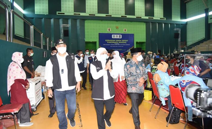 Cek Vaksinasi di UINSA, Khofifah: Sinergitas dan Kolaborasi Kunci Sukses Percepatan Vaksin di Jatim Cek Vaksinasi di UINSA, Khofifah: Sinergitas dan Kolaborasi Kunci Sukses Percepatan Vaksin di Jatim