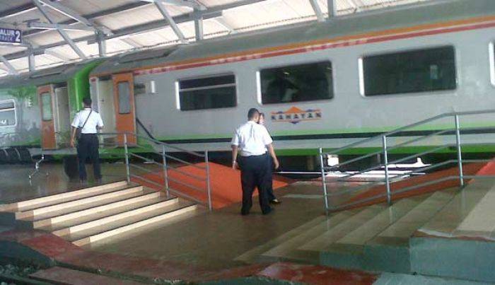 PT KAI Antisipasi Rel Rawan Kebanjiran di Bojonegoro PT KAI Antisipasi Rel Rawan Kebanjiran di Bojonegoro