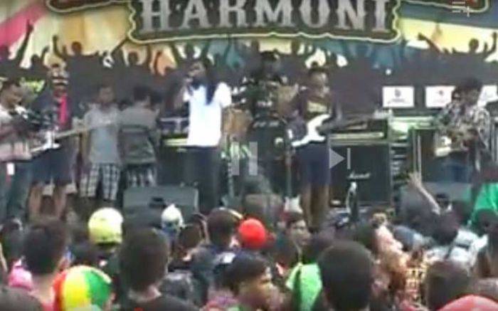 Nyanyikan Genjer-Genjer di Mojokerto, Vokalis Band Mesin Sampink Ditangkap Nyanyikan Genjer-Genjer di Mojokerto, Vokalis Band Mesin Sampink Ditangkap