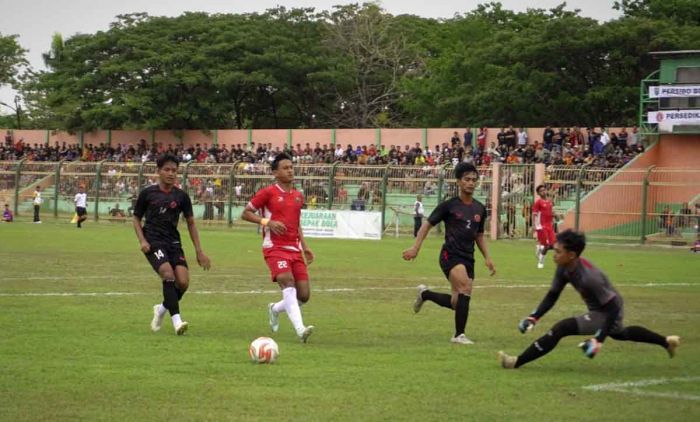 Didukung Ribuan Suporter, Persibo Menang Tipis Lawan Persedikab