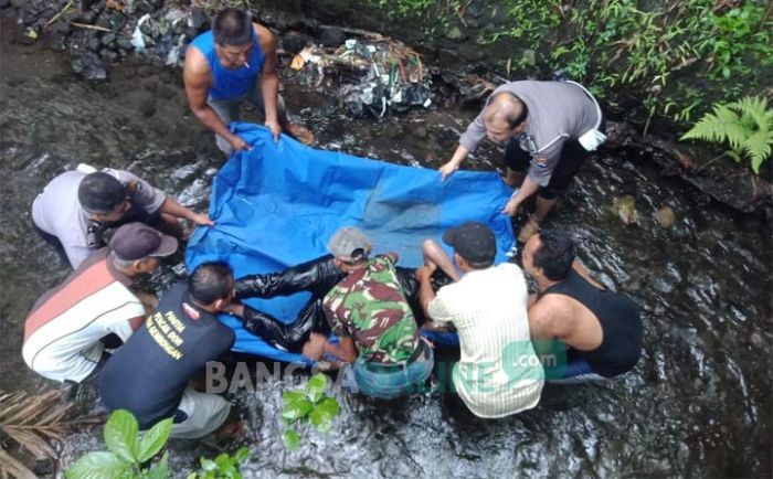 Kronologi Kecelakaan Tunggal yang Menyebabkan Pemotor di Blitar Terpental ke Sungai Kronologi Kecelakaan Tunggal yang Menyebabkan Pemotor di Blitar Terpental ke Sungai