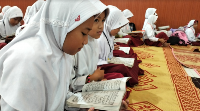 Asyiknya Pelajar Mengikuti Pondok Ramadan di Wisata Edukasi Kampung Coklat Blitar