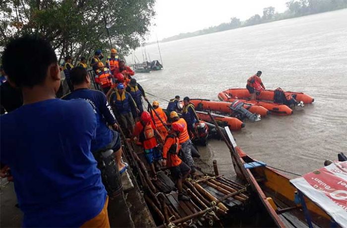 Hari Ketiga, Pencarian Warga Mindi yang Loncat ke Sungai Porong Belum Membuahkan Hasil Hari Ketiga, Pencarian Warga Mindi yang Loncat ke Sungai Porong Belum Membuahkan Hasil