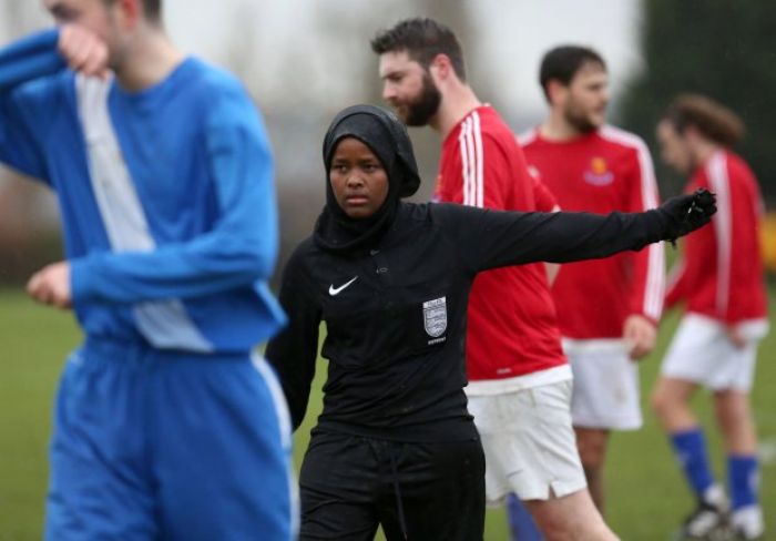 Jawahir Roble, Wasit Muslimah Pertama di Inggris Jawahir Roble, Wasit Muslimah Pertama di Inggris
