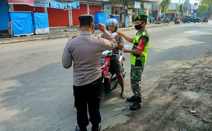 Jelang Ramadan 1443 H, Koramil Paron Ngawi Rutin Gelar Operasi Yustisi Penegakan Prokes Jelang Ramadan 1443 H, Koramil Paron Ngawi Rutin Gelar Operasi Yustisi Penegakan Prokes