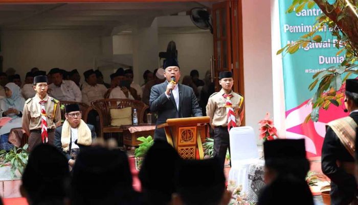 Menteri ATR/BPN Ajak Santri Ambil Peran Strategis Bangun Bangsa di Peringatan Hari Santri 2025 Menteri ATR/BPN Ajak Santri Ambil Peran Strategis Bangun Bangsa di Peringatan Hari Santri 2025