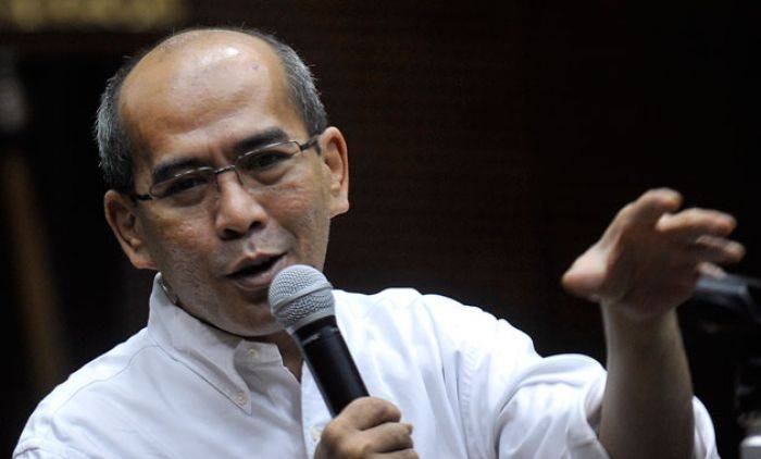 Terkait Kereta Api Cepat, Faisal Basri: Jangan Jadi Tong Sampah China Terkait Kereta Api Cepat, Faisal Basri: Jangan Jadi Tong Sampah China