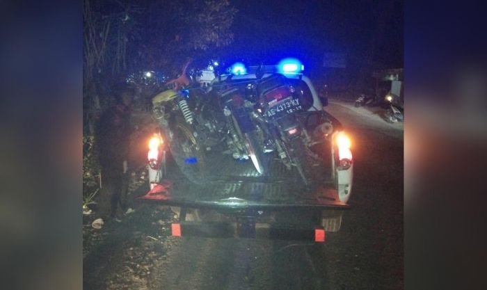 Tiga Motor Terlibat Kecelakaan Adu Banteng di Jalan Raya Ngawi Kedunggalar, Dua ABG Tewas di Tempat