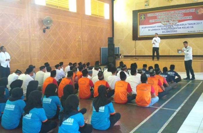 Warga Binaan Lapas Bojonegoro Antusias Ikuti Lomba Baca Pancasila dan Nyanyi Indonesia Raya Warga Binaan Lapas Bojonegoro Antusias Ikuti Lomba Baca Pancasila dan Nyanyi Indonesia Raya