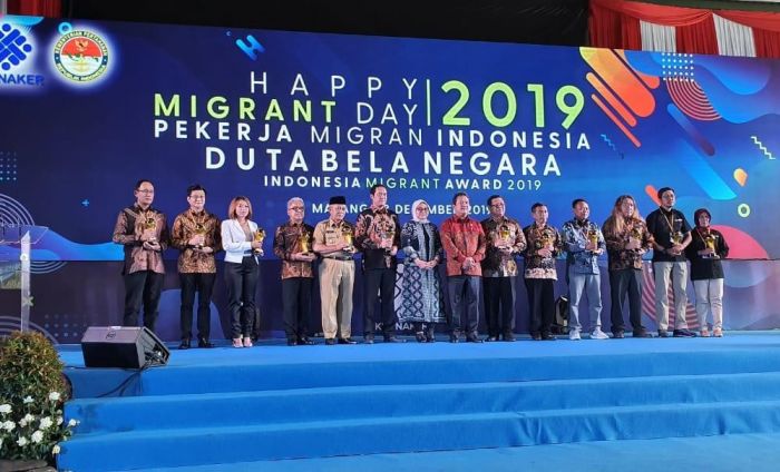 Raih Dua Penghargaan di IMWA 2019, Jatim Provinsi Terbaik dalam Layanan dan Perlindungan PMI Raih Dua Penghargaan di IMWA 2019, Jatim Provinsi Terbaik dalam Layanan dan Perlindungan PMI