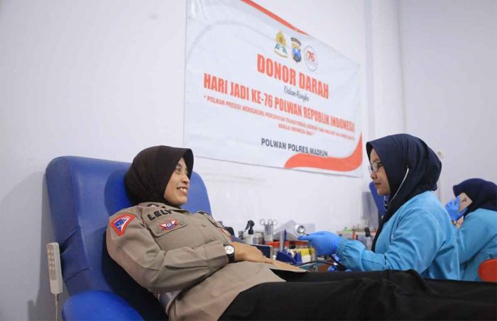 Peduli Sesama dan Peringati HUT ke-79, Polwan Polres Madiun Lakukan Donor Darah Peduli Sesama dan Peringati HUT ke-79, Polwan Polres Madiun Lakukan Donor Darah
