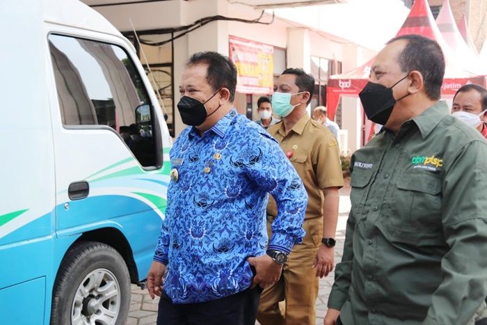 Pemkab Jember Gandeng DPMPTSP Jatim Gelar Roadshow Berikan Layanan Perizinan ke 6 Ribu Nelayan Pemkab Jember Gandeng DPMPTSP Jatim Gelar Roadshow Berikan Layanan Perizinan ke 6 Ribu Nelayan