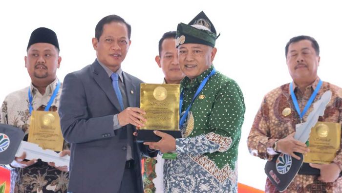 Malang Raih Predikat Menuju Kabupaten Bersih 2026