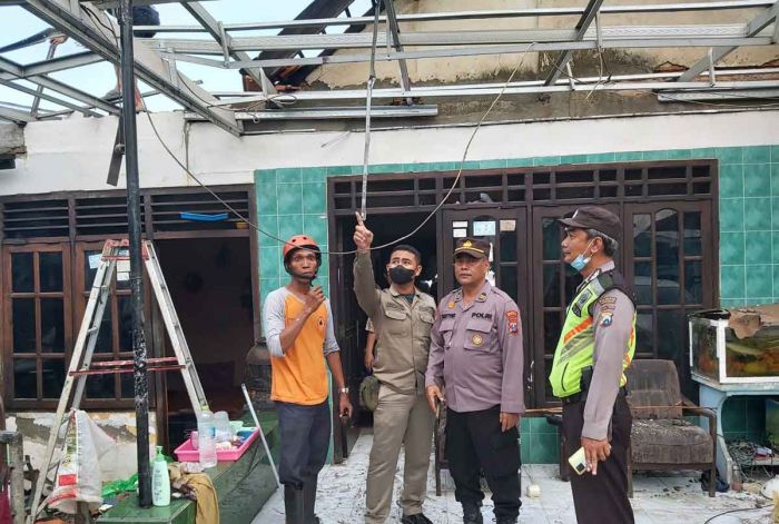 Akibat Hujan Disertai Angin Kencang, Puluhan Rumah di Waru Sidoarjo Alami Kerusakan