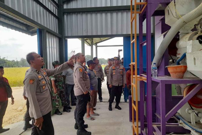 Kapolres Ngawi Lakukan Patroli di Empat Lumbung Pangan dan Pantau Persiapan Lumbung Digital Kapolres Ngawi Lakukan Patroli di Empat Lumbung Pangan dan Pantau Persiapan Lumbung Digital